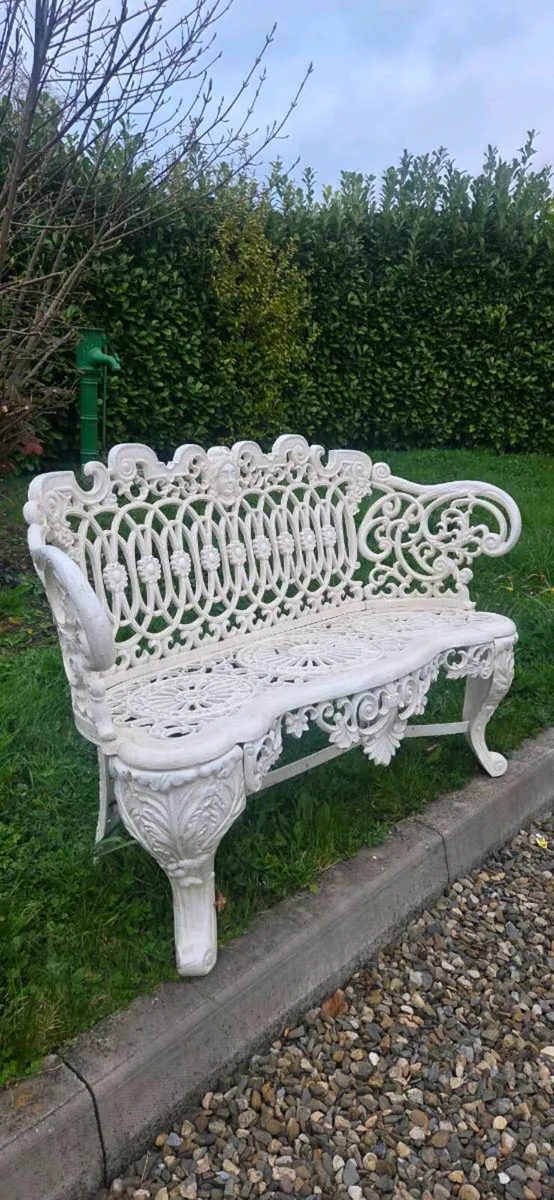 Garden  bench  solid cast iron very very heavy - Image 3