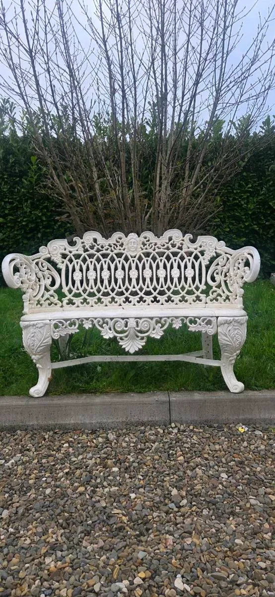 Garden  bench  solid cast iron very very heavy - Image 4