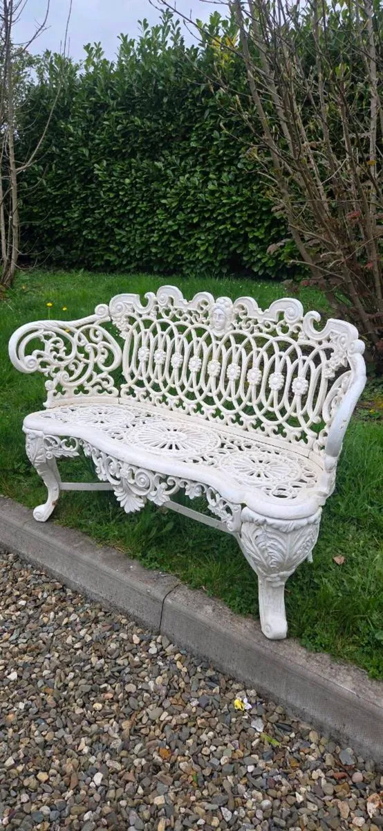 Garden  bench  solid  cast  iron  very  very heavy - Image 2