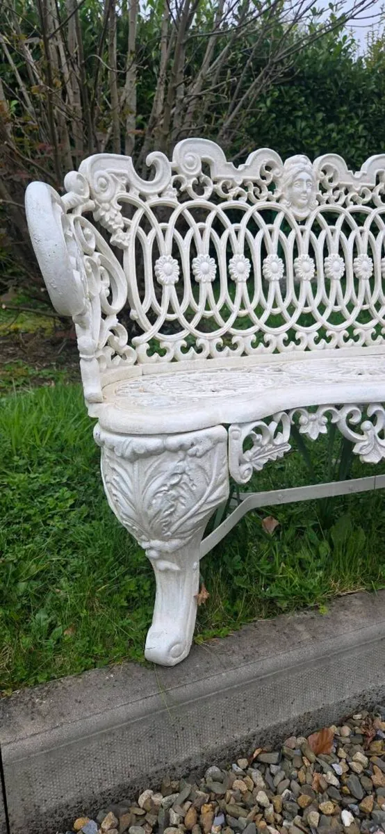 Garden  bench  solid  cast  iron  very  very heavy - Image 4