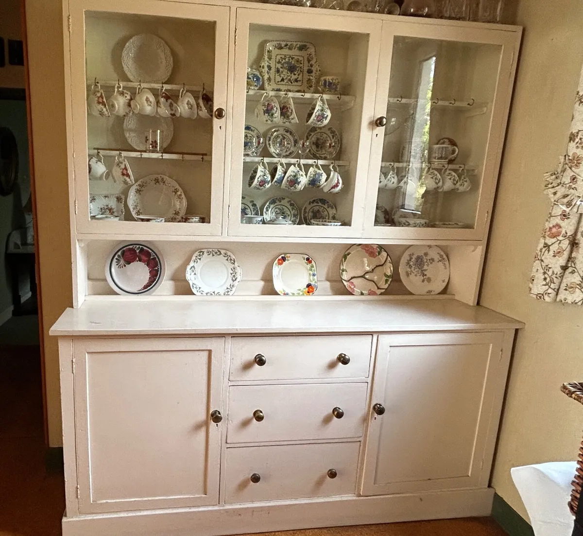 Kitchen dresser - Image 2