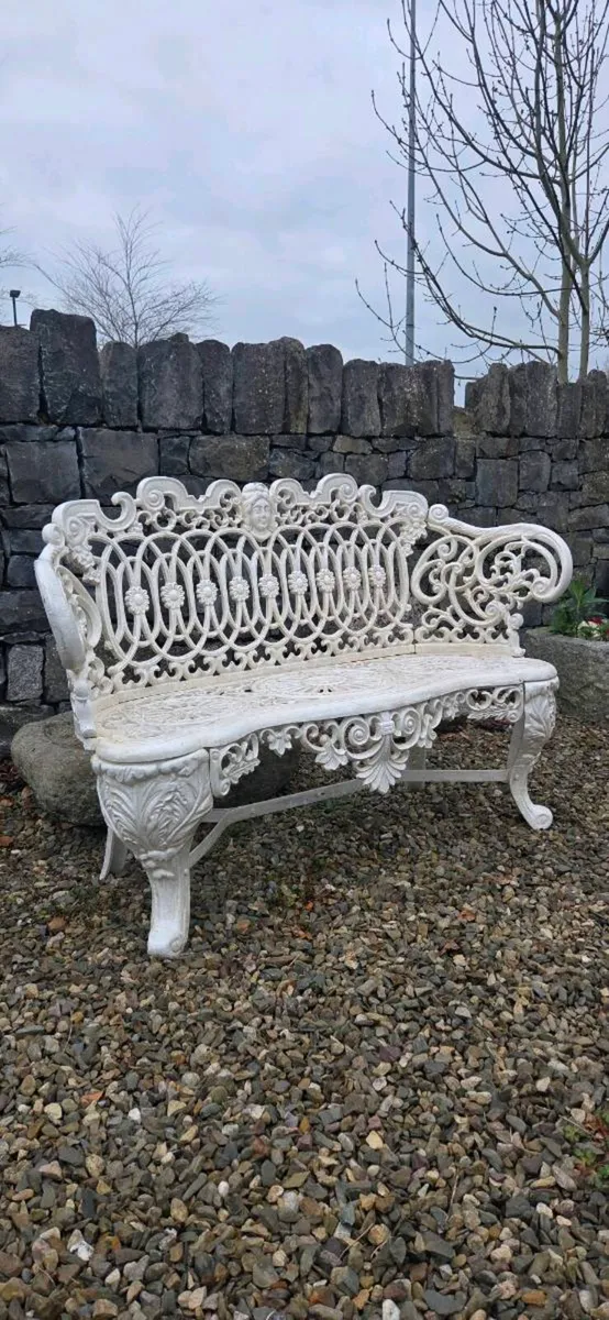 Garden  bench  solid  cast  iron  very  very  heav - Image 1