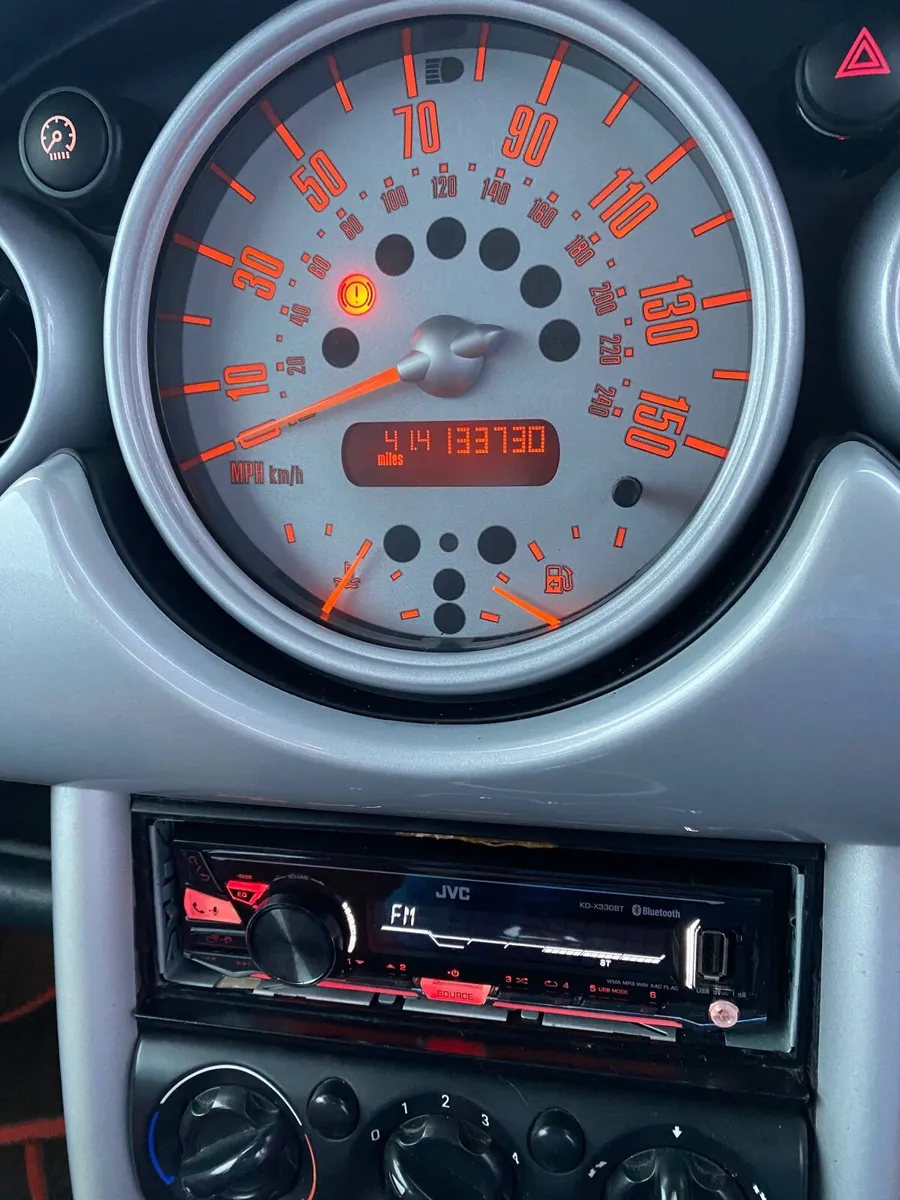 Mini Cooper 2004 - Image 2