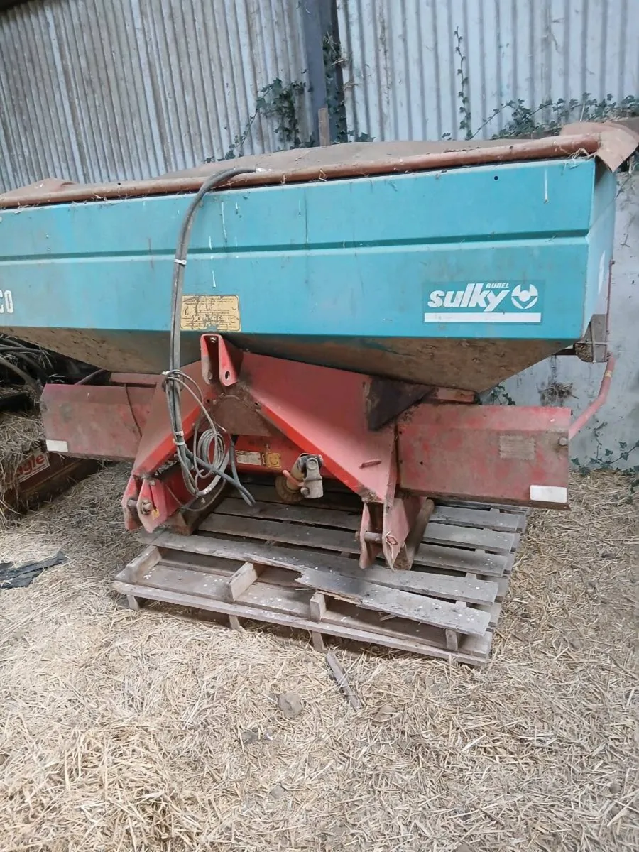 Sulky Fertiliser Spreader - Image 2