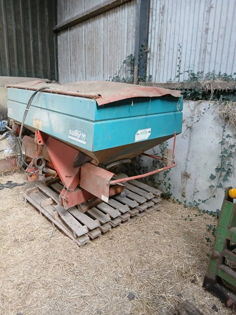 Sulky Fertiliser Spreader - Image 3