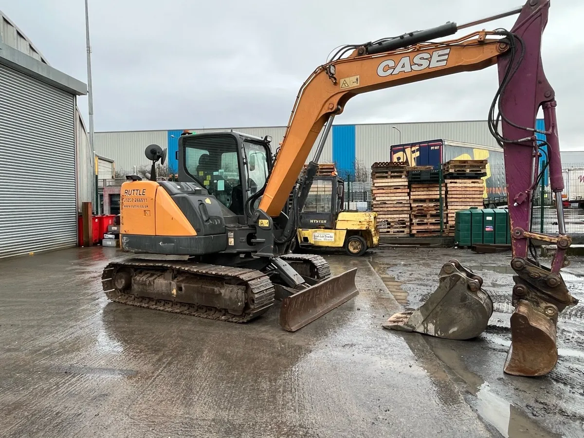 2018 Case 8 tonne digger - Image 2
