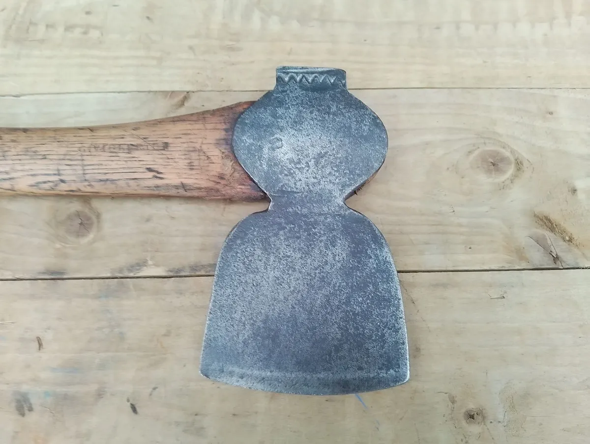 Axe - Image 4