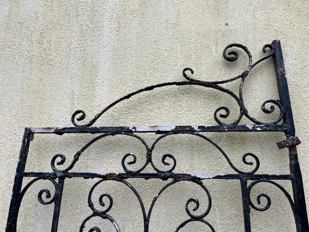 Beautiful tall cast iron gate - Image 4