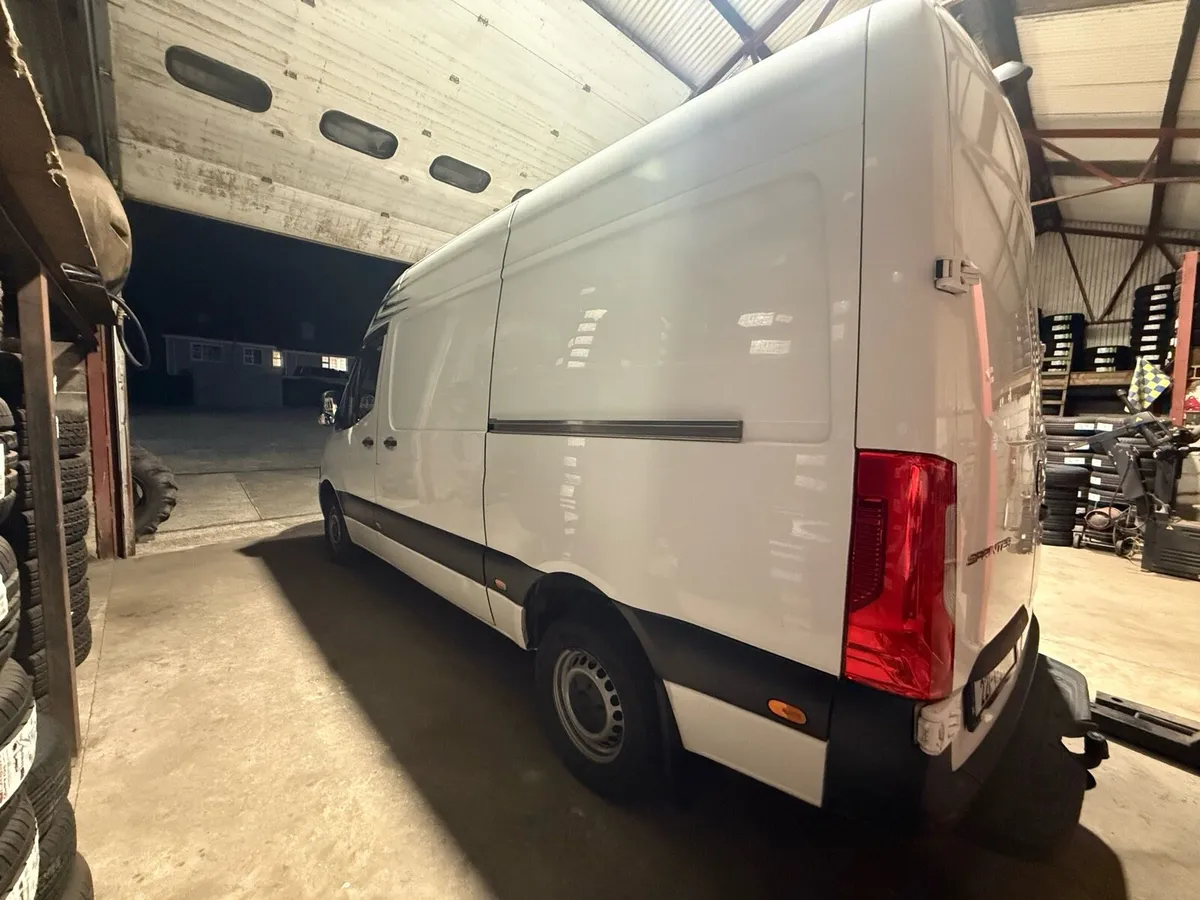 Mercedes Benz sprinter - Image 4
