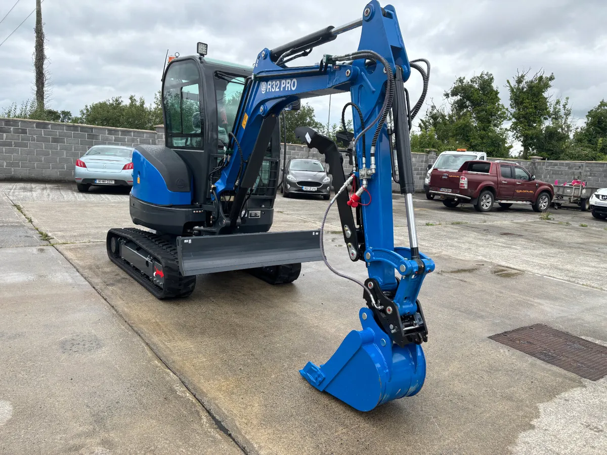 Rippa R32 Pro... 3.2 Ton Excavator... - Image 4