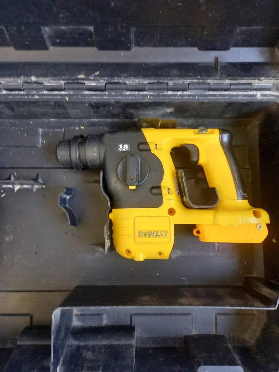 DeWalt 18v Battery SDS - Image 1