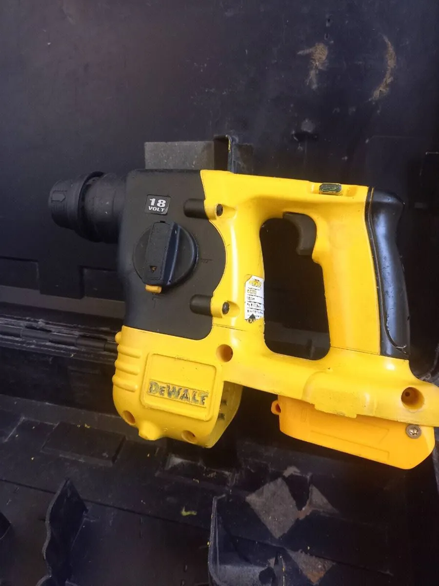 DeWalt 18v Battery SDS - Image 2