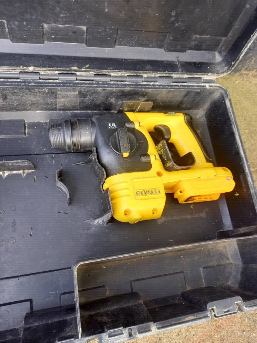 DeWalt 18v Battery SDS - Image 3