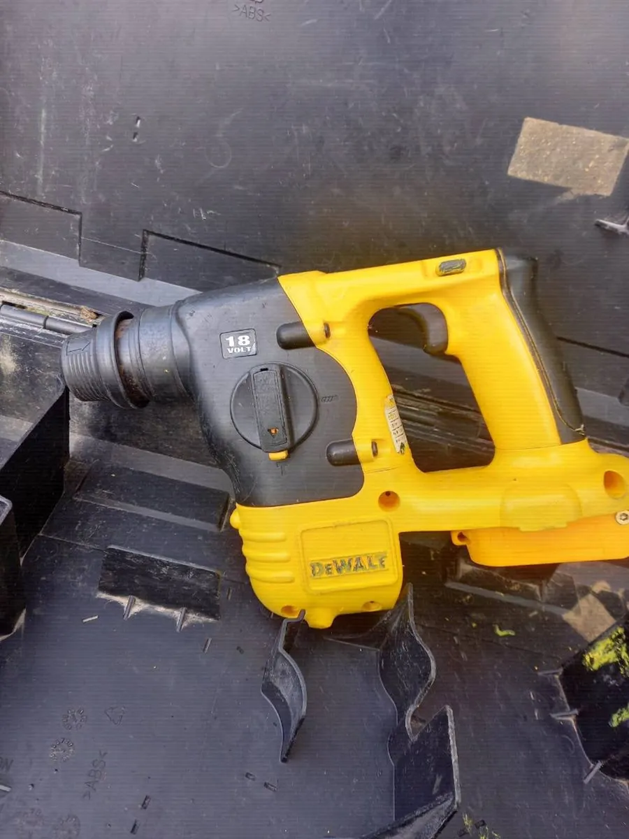 DeWalt 18v Battery SDS - Image 4