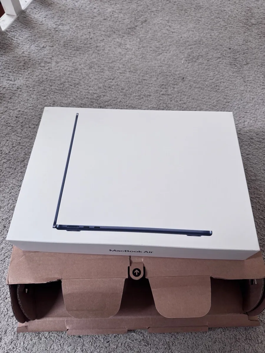 MacBook Air - Image 1