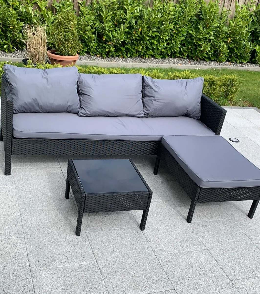 Outdoor furniture - Image 3