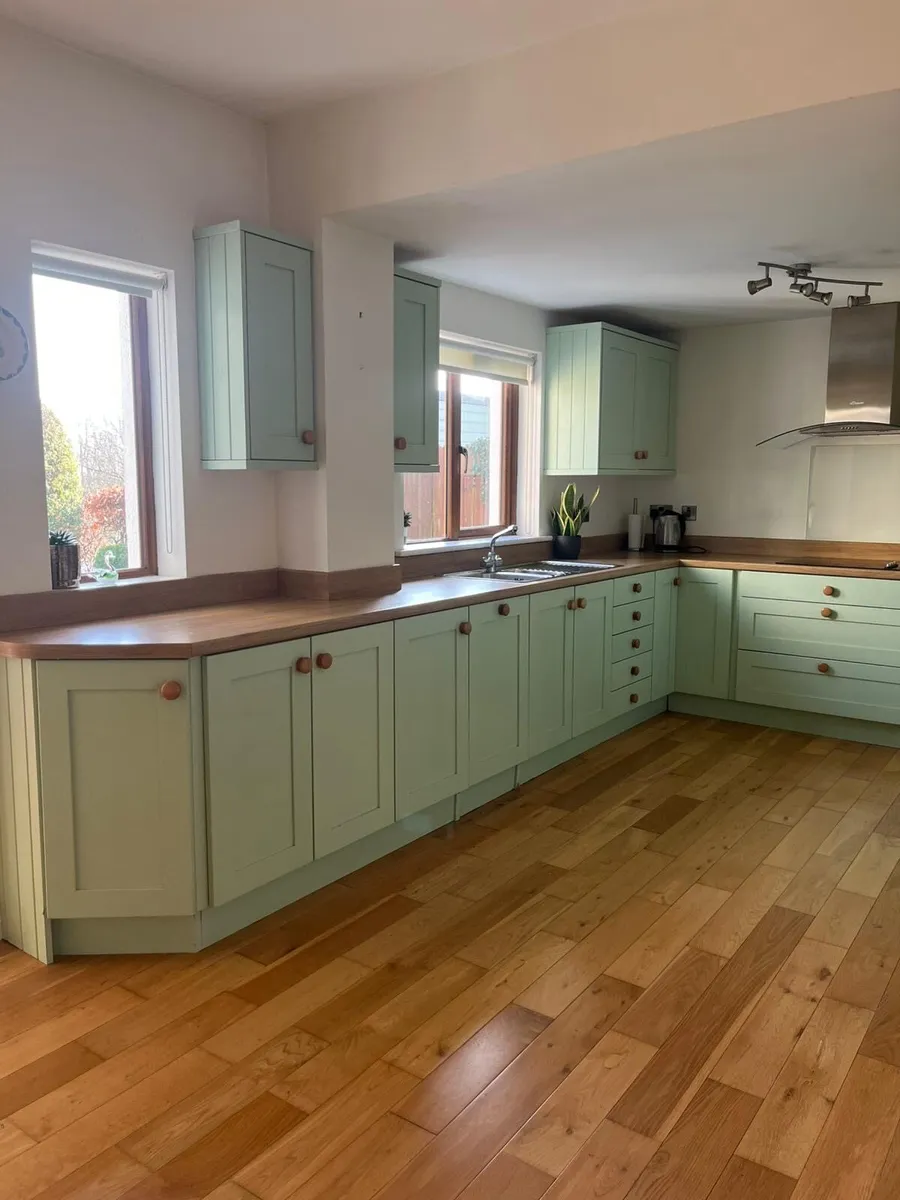 Full Shaker Kitchen - Image 1