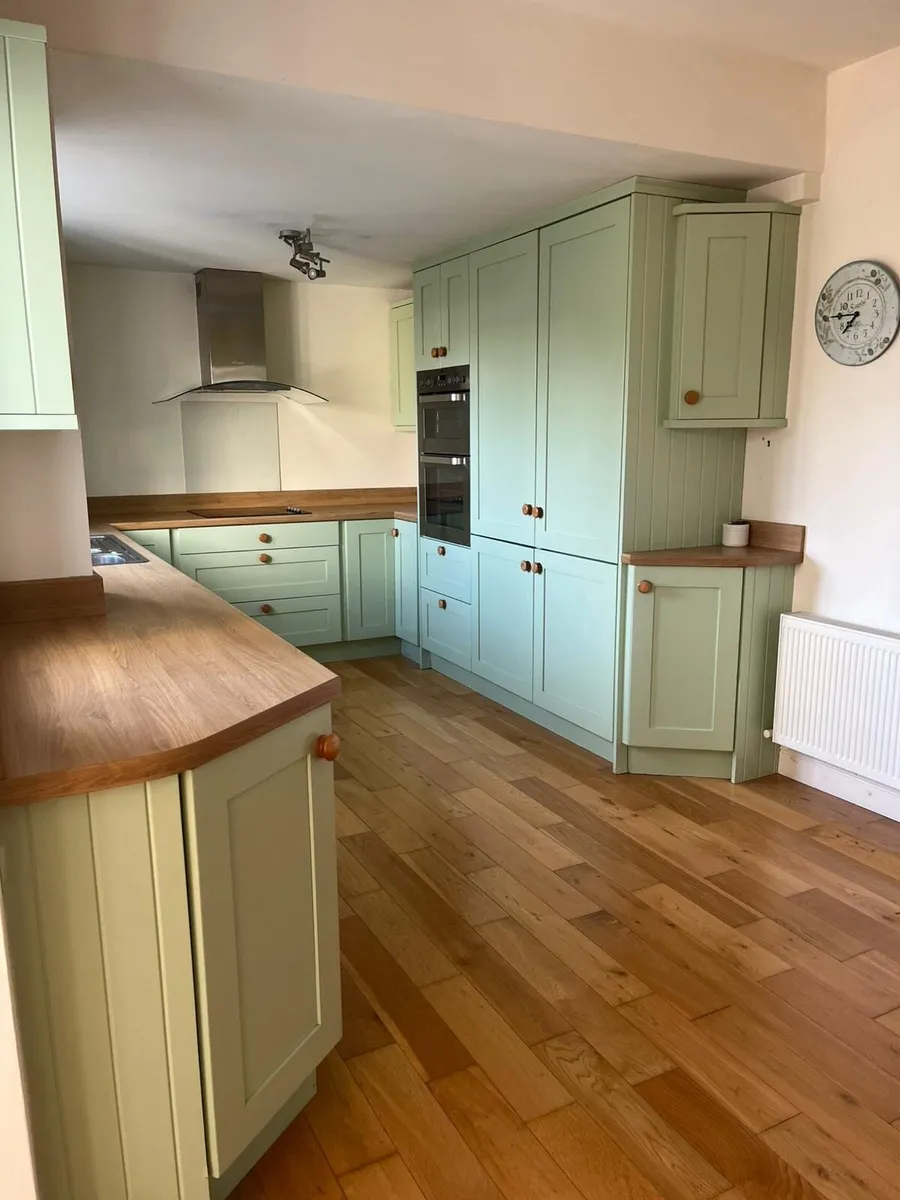 Full Shaker Kitchen - Image 3