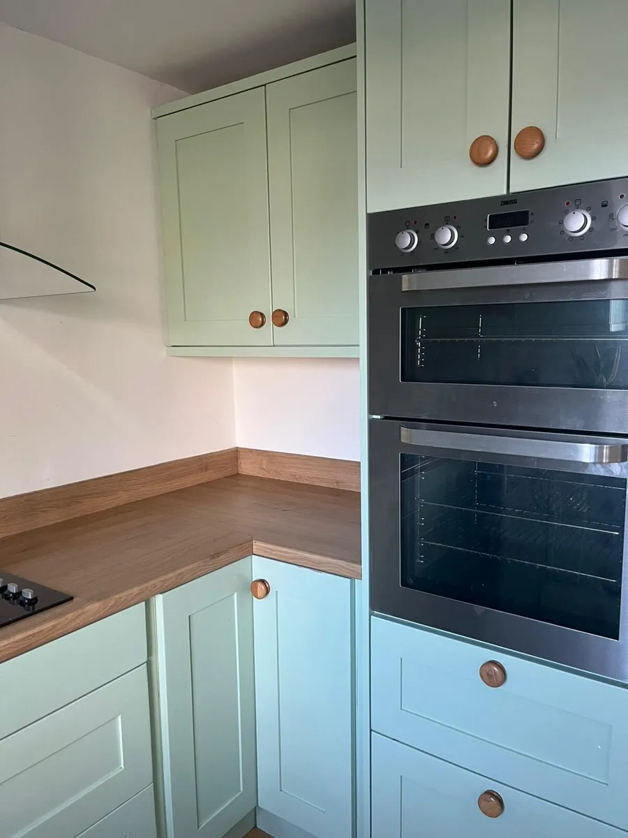 Full Shaker Kitchen - Image 4