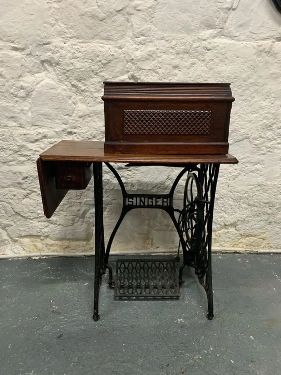 Vintage Singer Cast Iron Sewing Table with Jones 6400 Machine. - Image 2