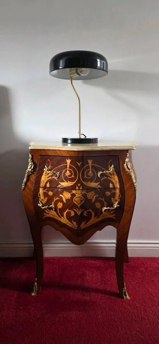 Elegant pair of Nightstands - bedside lockers - Image 1