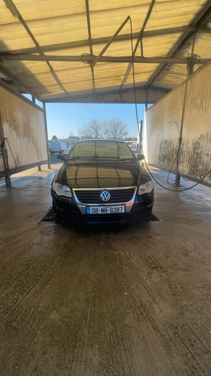 Volkswagen Passat - Image 2
