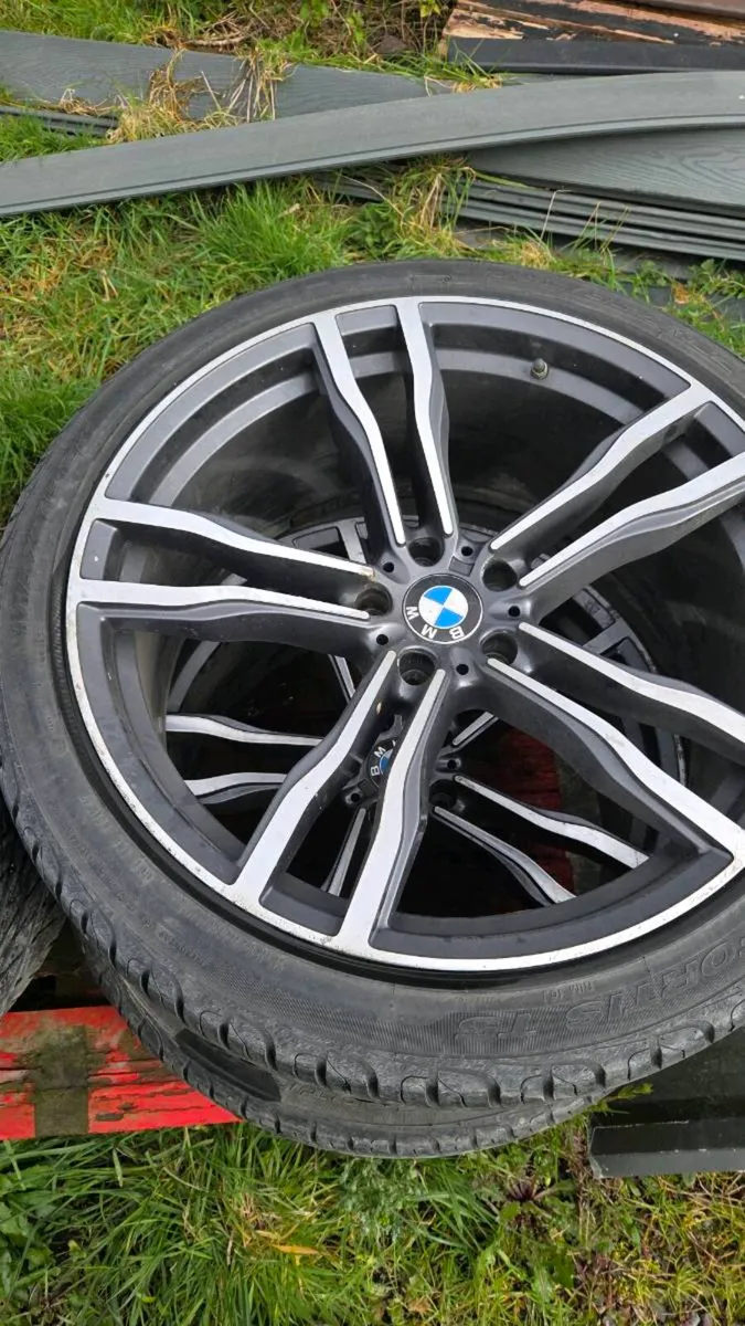 4× 22"alloy wheels and nearly new tyres. Were on a - Image 4