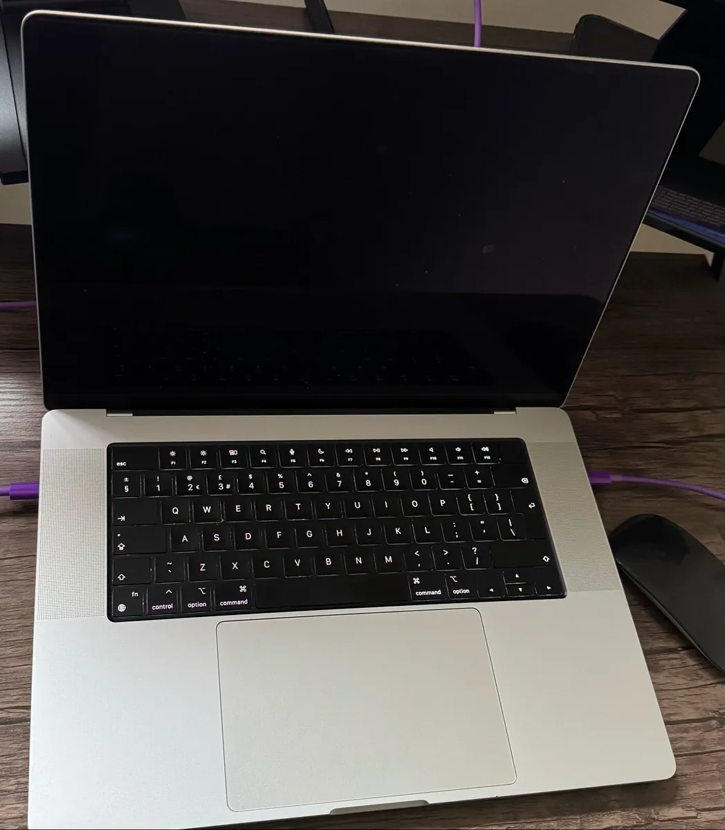 Macbook Pro M2 512GB 16inch - Image 1