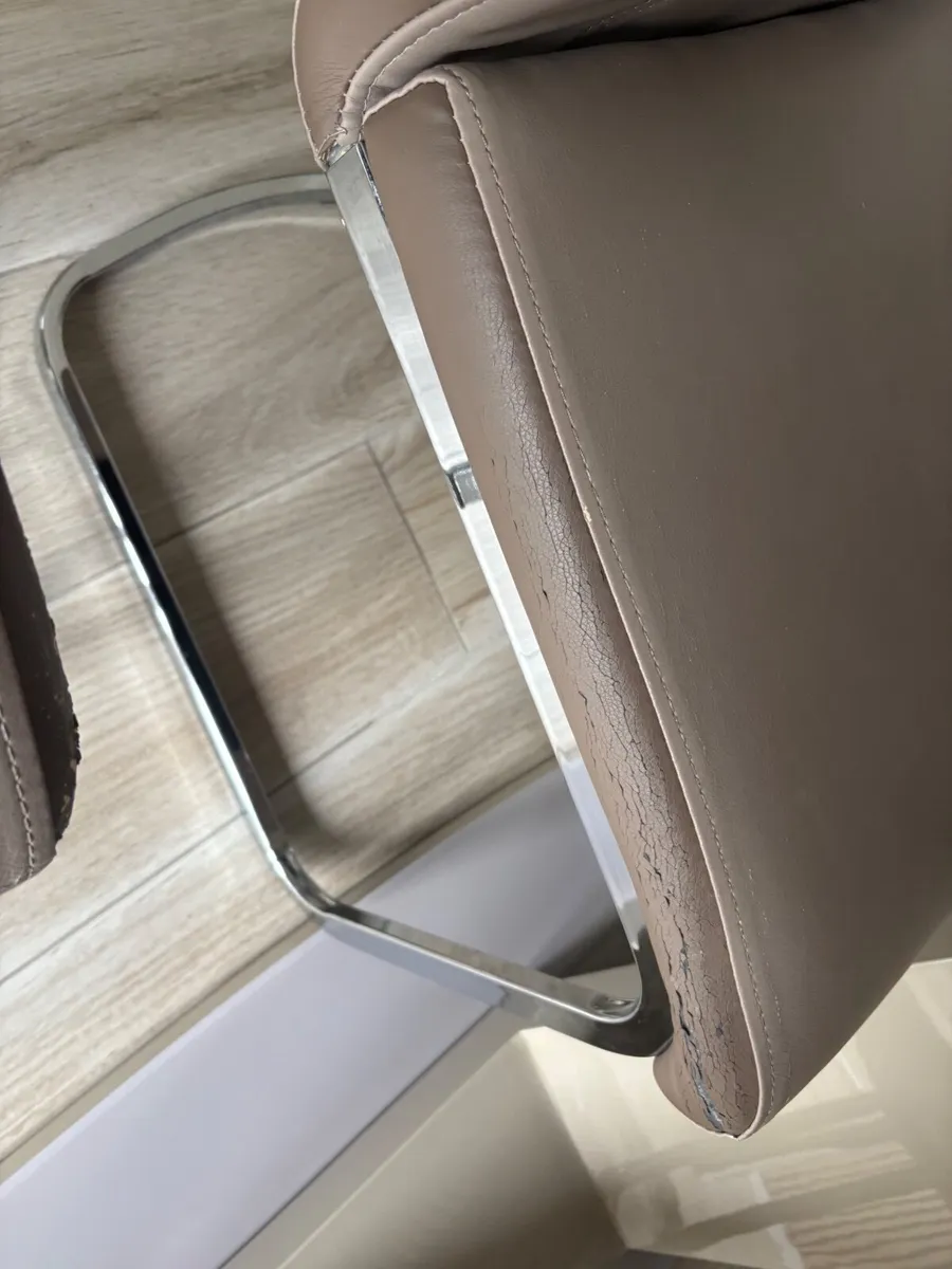 Table six chairs - Image 2