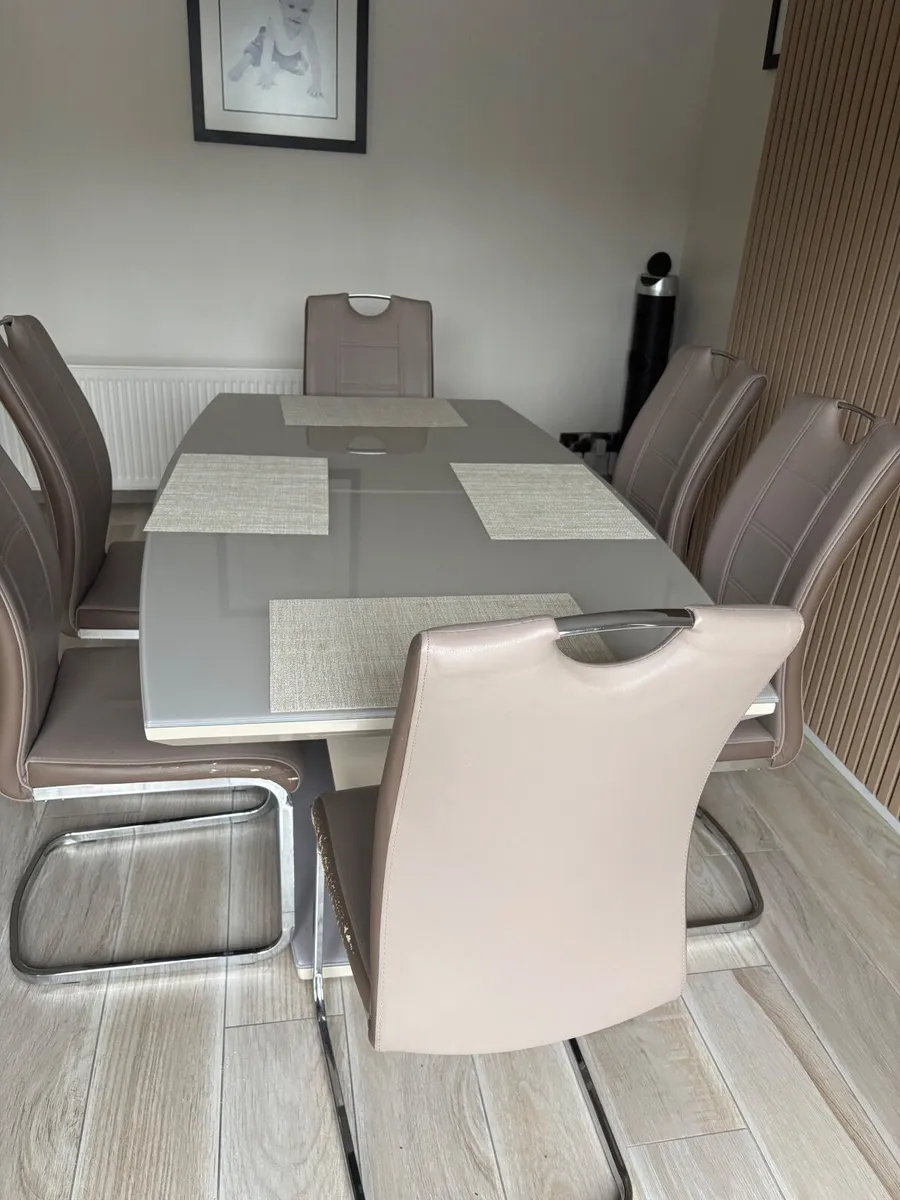Table six chairs - Image 3