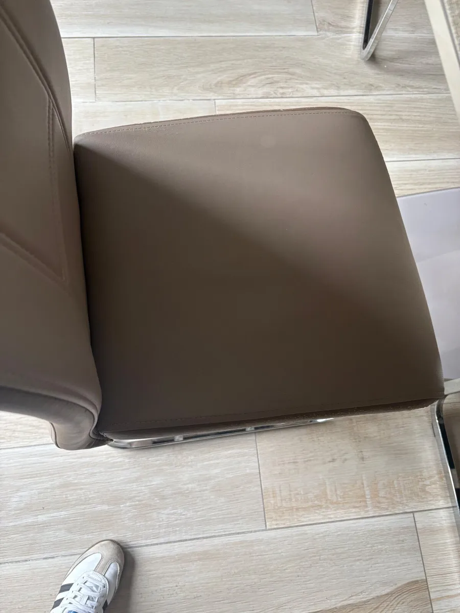 Table six chairs - Image 4