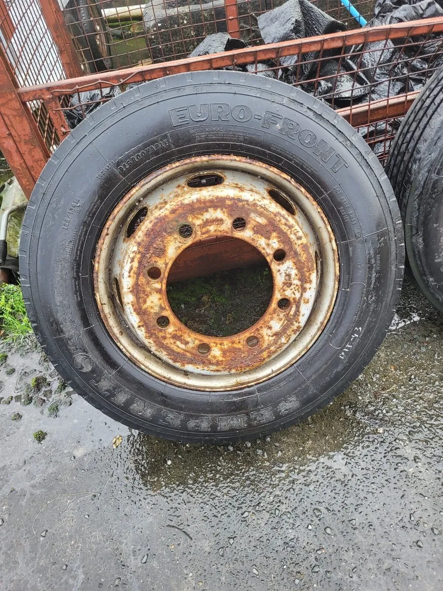 8 stud wheels - Image 1