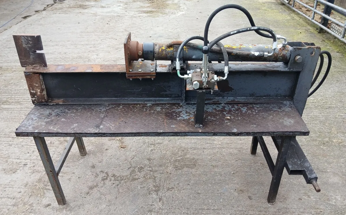 Tractor log splitter - Image 3