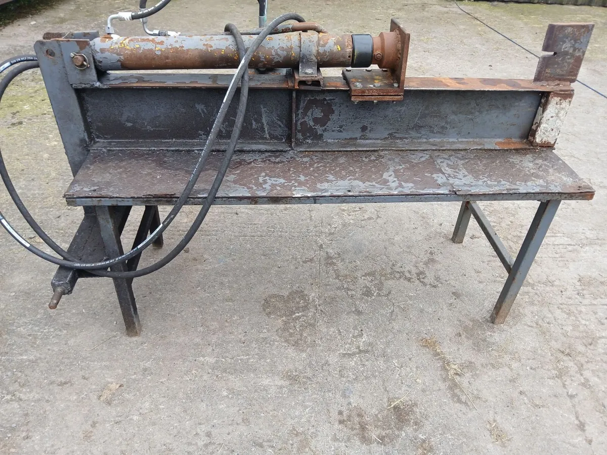 Tractor log splitter - Image 1