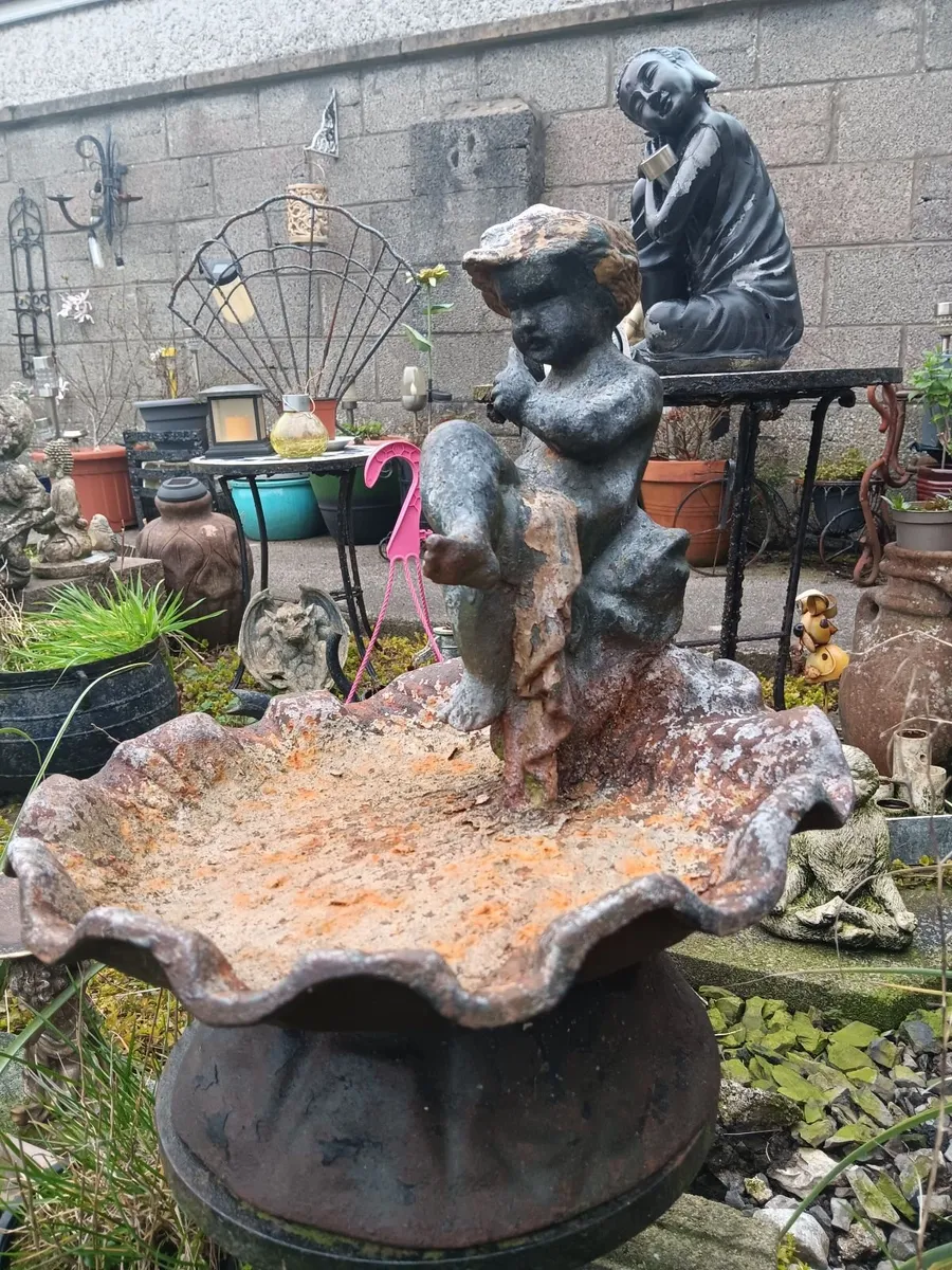 Cast iron bird bath - Image 1