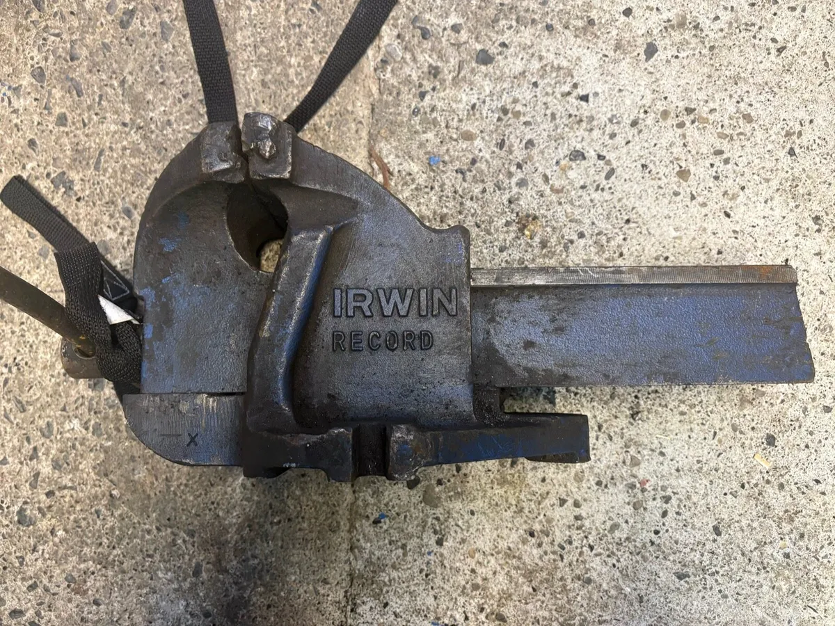 Tools. Bench vice - Image 1