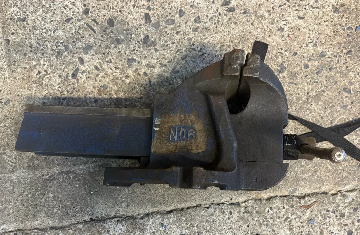 Tools. Bench vice - Image 2