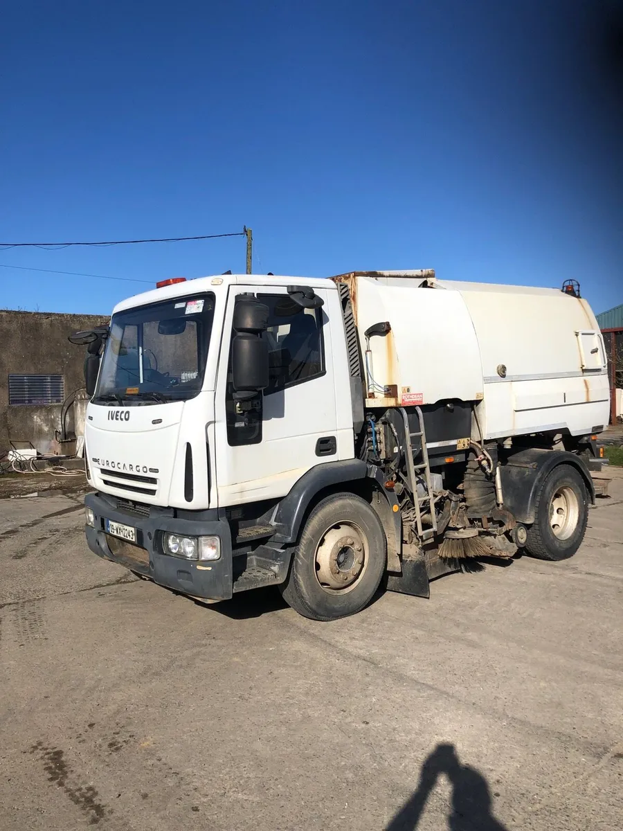 Road sweeper - Image 1