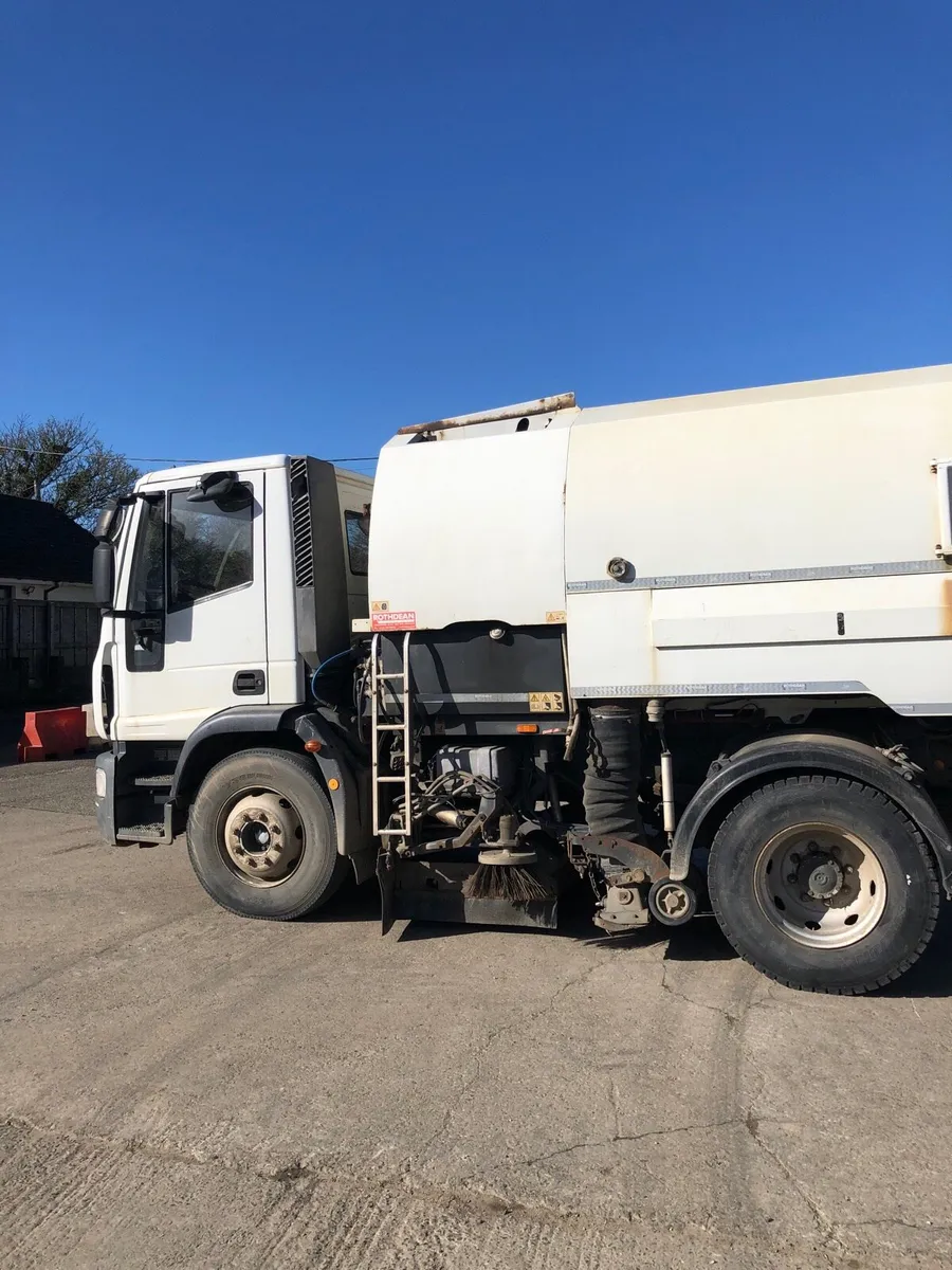 Road sweeper - Image 2