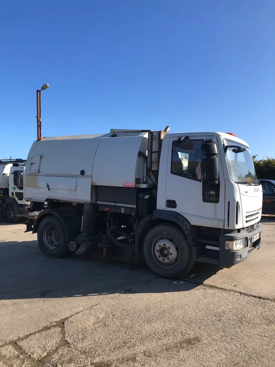 Road sweeper - Image 4