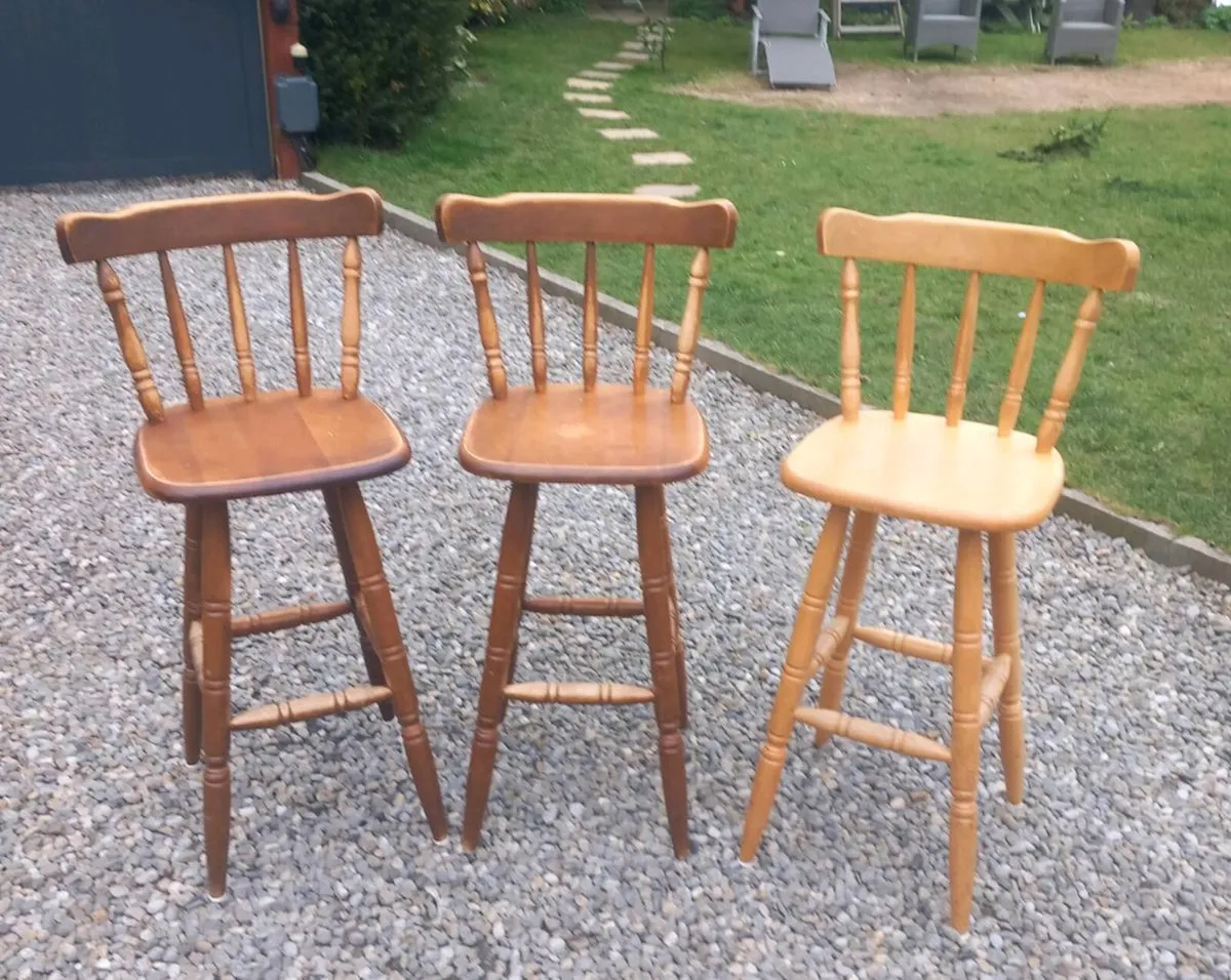3 wooden bar stools, kitchen stools. D18 - Image 1