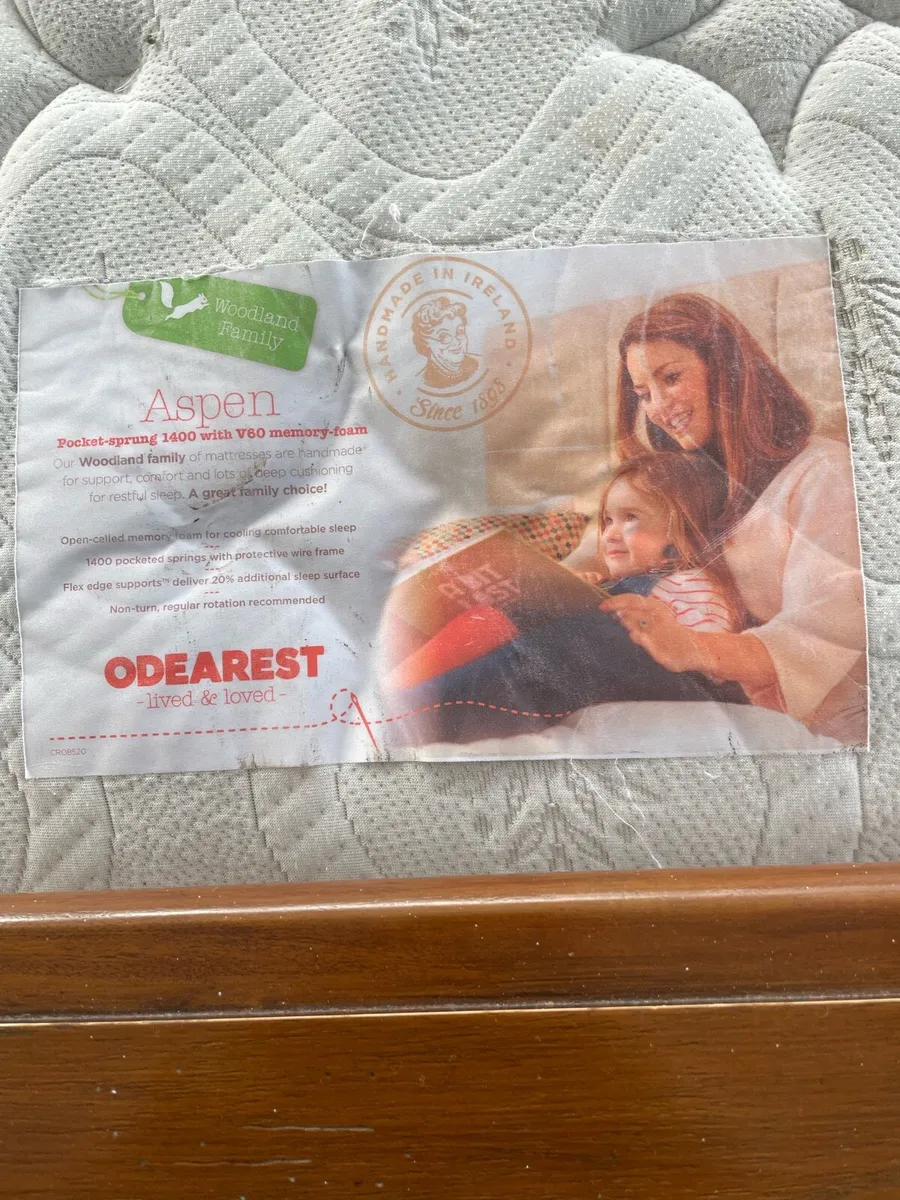 Solid Superking mahogany bed and two lockers - Image 4