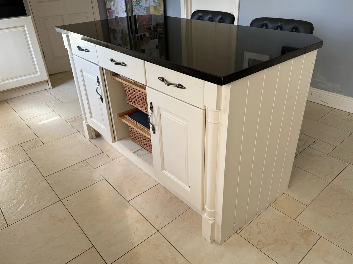 Kitchen island - Image 2
