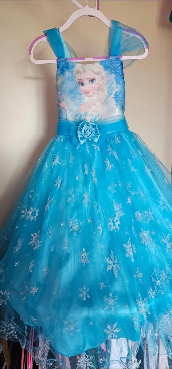 Princesses frozen elsa dress And back drop backgro - Image 3