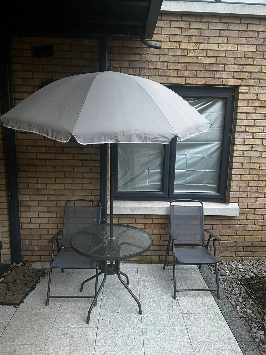Garden furniture Table + 4 Chairs + Umbrella - Image 1