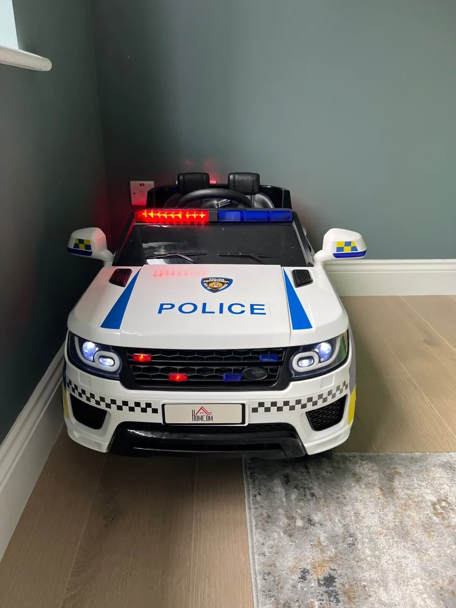 Toy police car - Image 1