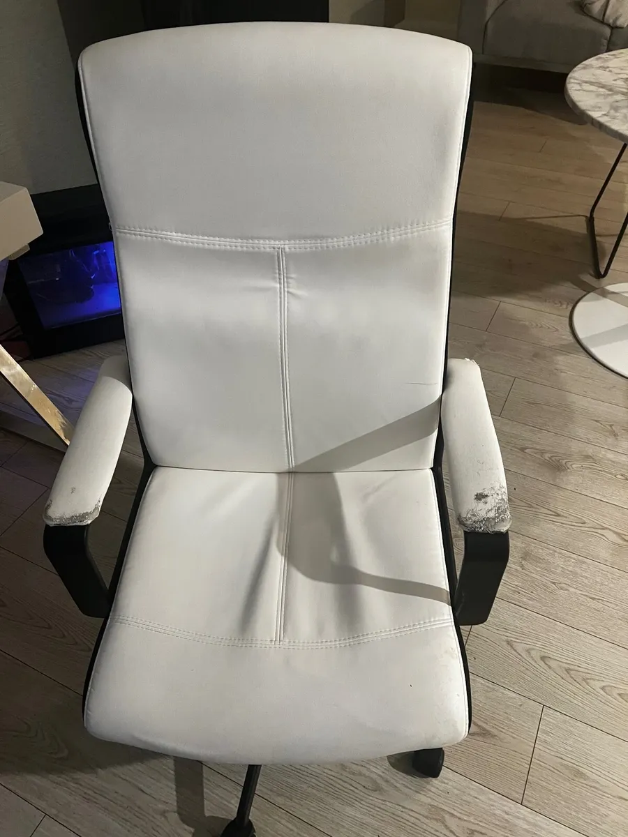 Desk chair - Image 1