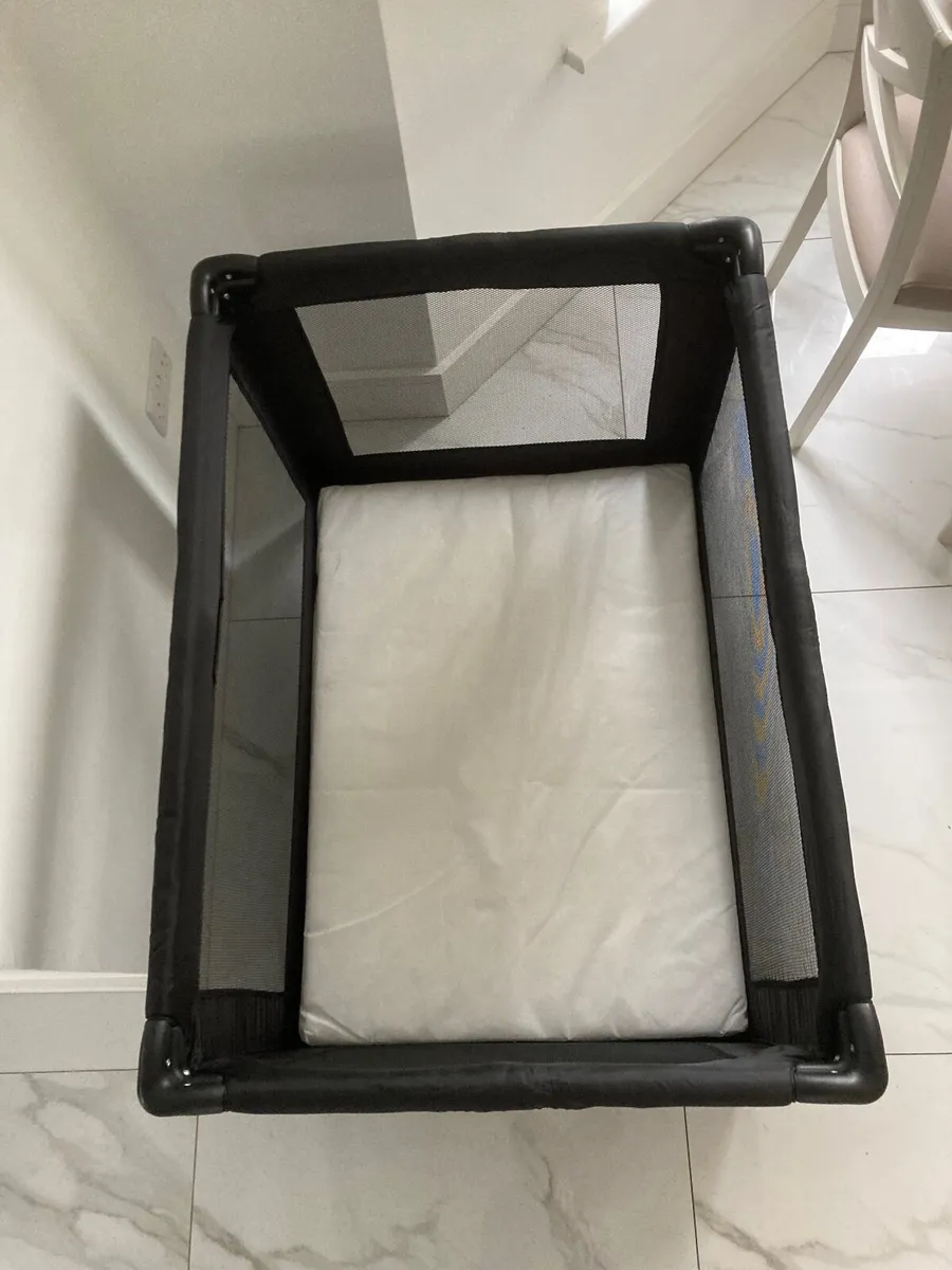 Babylo Alpha Travel Cot - Image 2