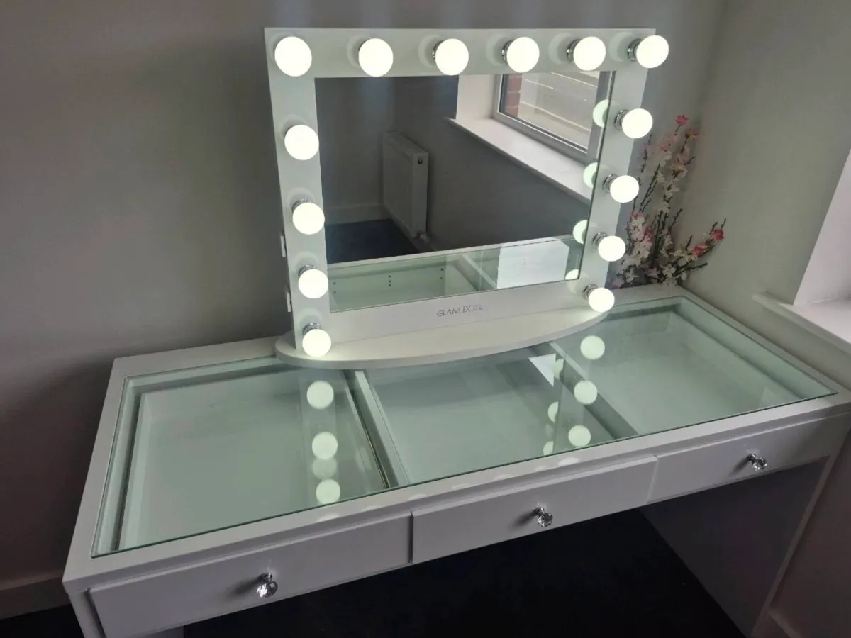 Makeup desk and Mirror - Image 2