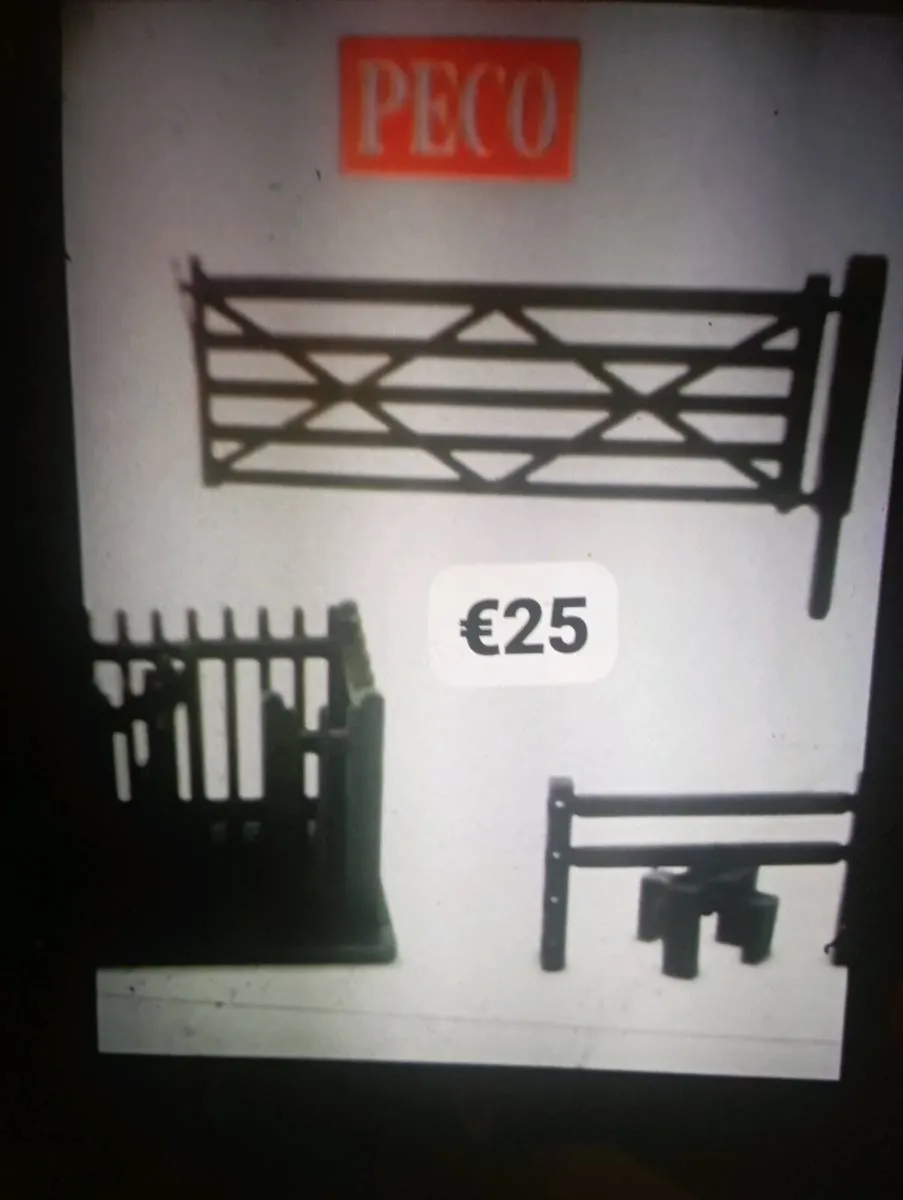 MODLE RAILWAYS  STATION  PLATFORM ACCESSORIES - Image 4